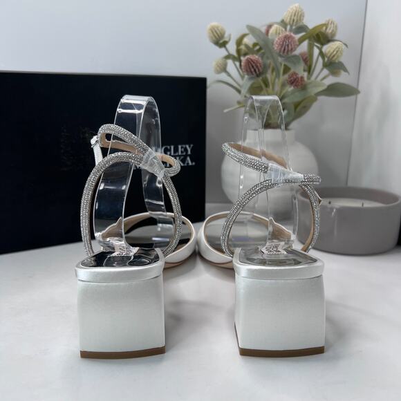 Badgley Mischka Infinity Block Heel Evening Sandals Soft White Women's US 11 NWB - Picture 2 of 12